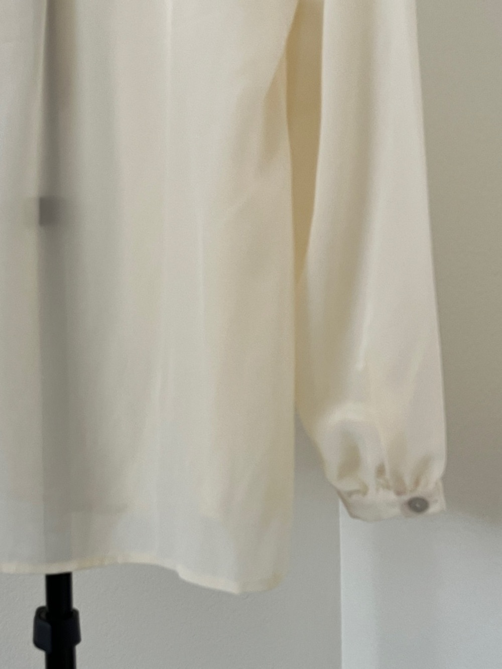 ✨ NWOT! Elegant Willi Smith 100% Silk Ivory Blouse | Office to Evening Chic - Picture 9 of 13